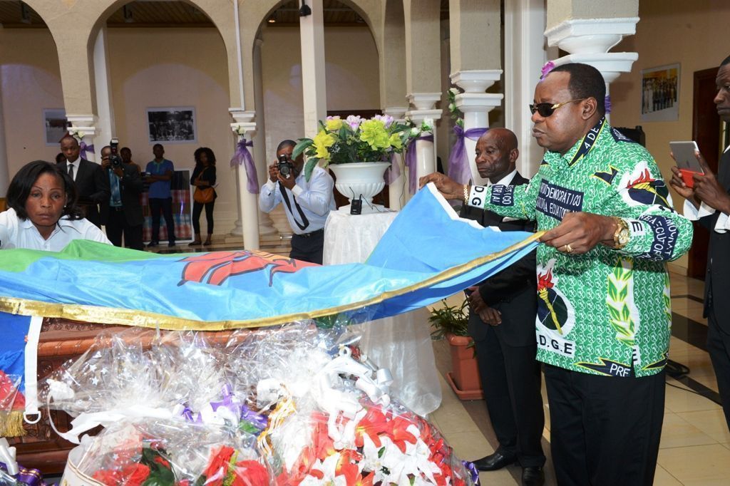 Funerales por Cándido Muatetema