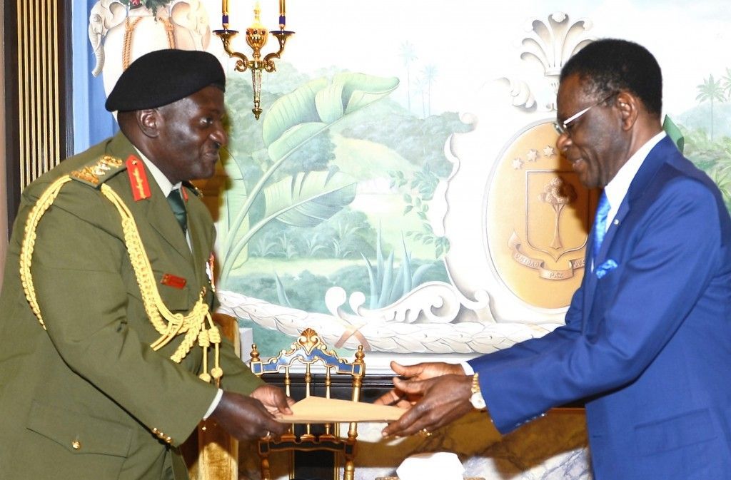 El Jefe de las Fuerzas Armadas de Uganda visita al Presidente