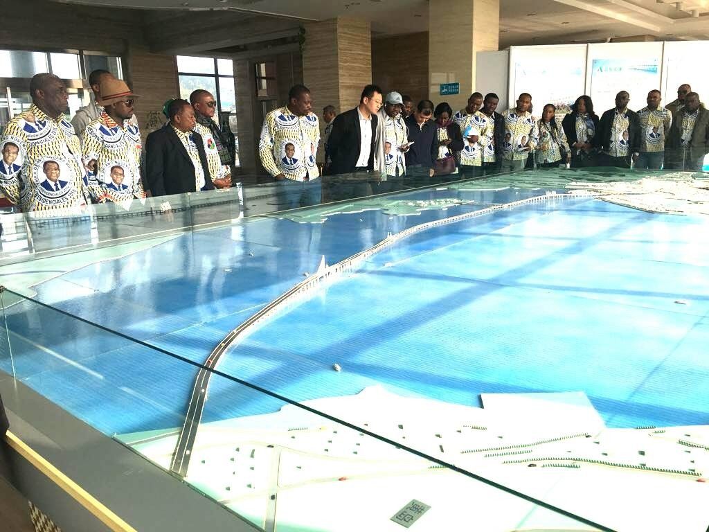 Reunión con los emprendedores chinos y visita a Haier