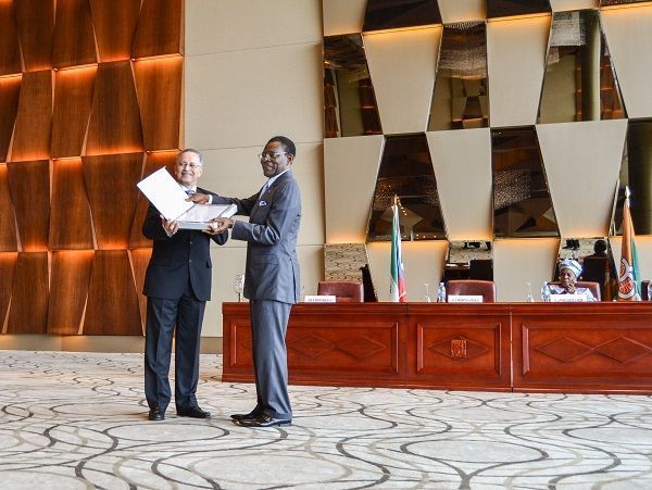 Histórico Premio del Grupo ACP para el Presidente Fundador del PDGE