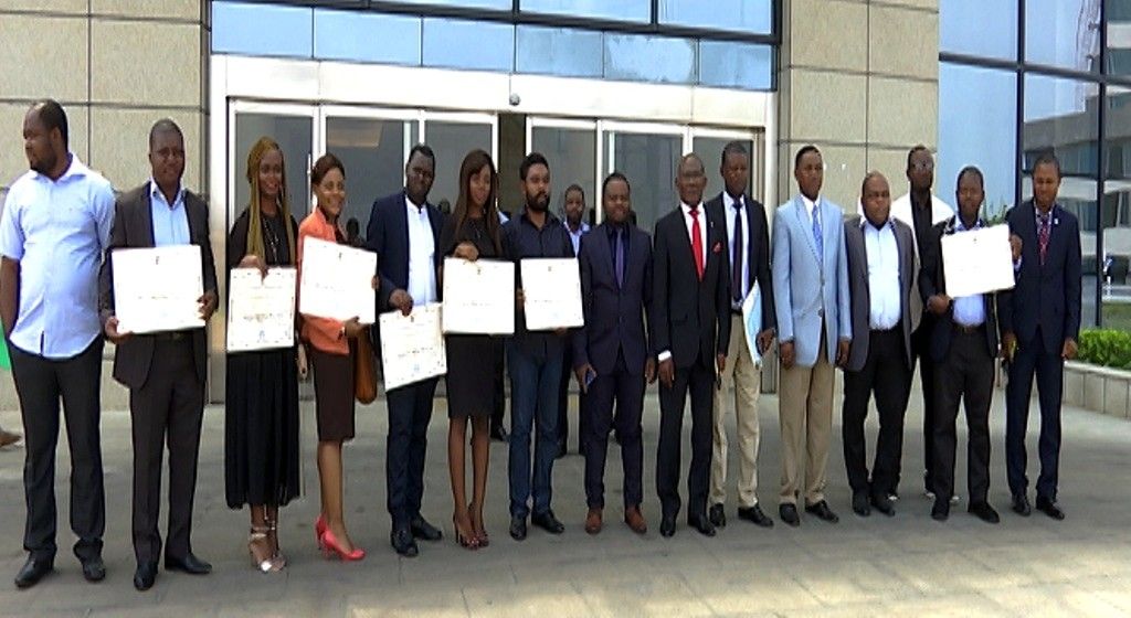 Diplomas para los licenciados de la Escuela de Arquitectura de Togo