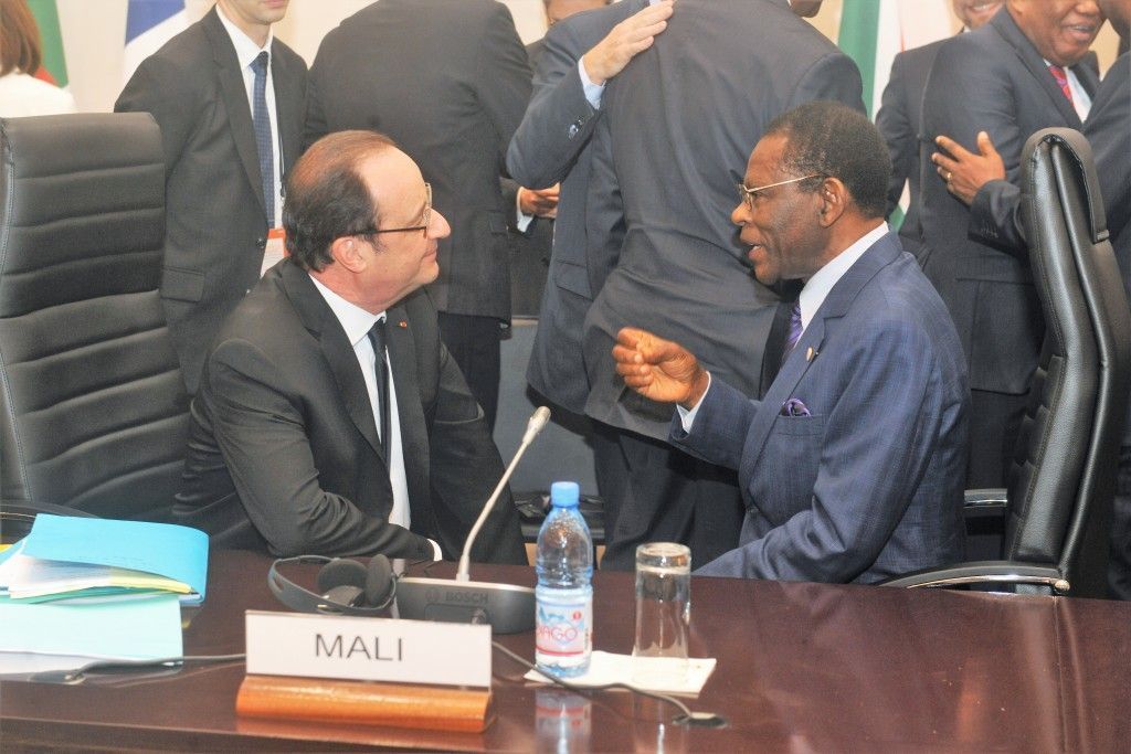 Encuentro del Presidente con François Hollande y regreso de Bamako