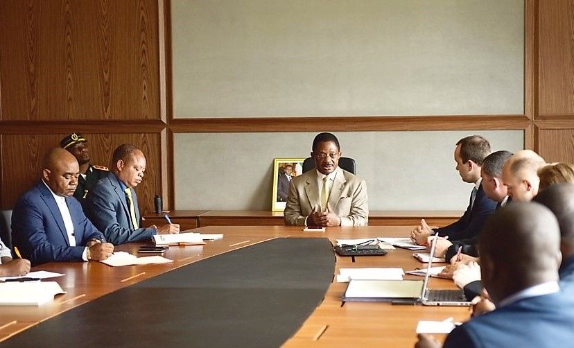 El Primer Ministro se reúne con las empresas que trabajan en Djibloho