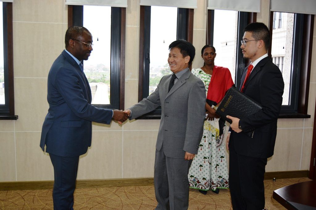 El Ministro de Exteriores recibe a los embajadores de China, Brasil y República Democrática de Corea