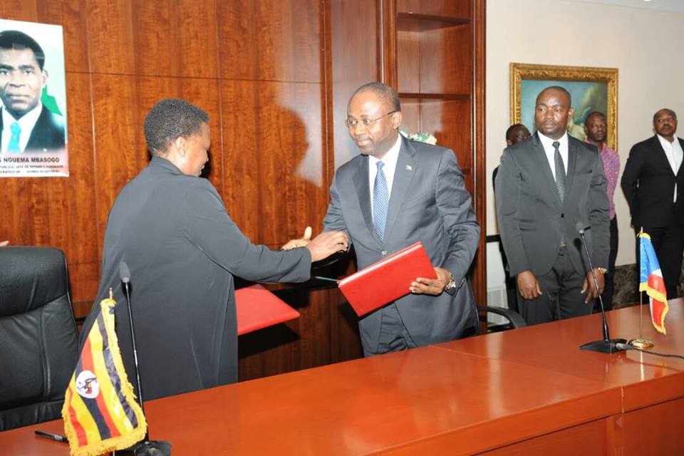 Firma del comunicado conjunto con Uganda y rueda de prensa