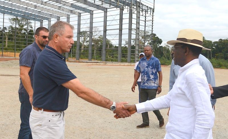 Visitas de inspección de la pareja presidencial en Mongomeyen y Djibloho