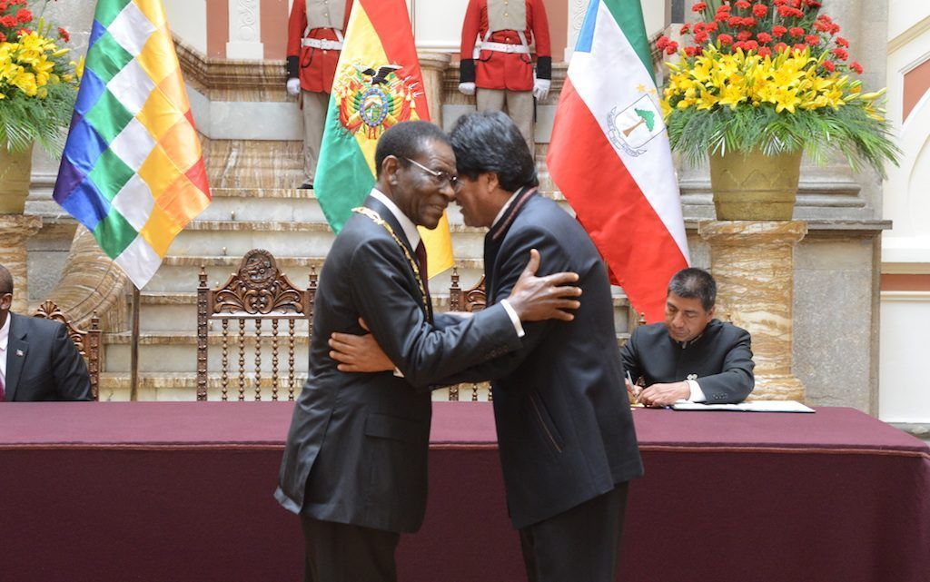 S. E. Evo Morales premia a S. E. Obiang Nguema Mbasogo con la máxima condecoración de Bolivia