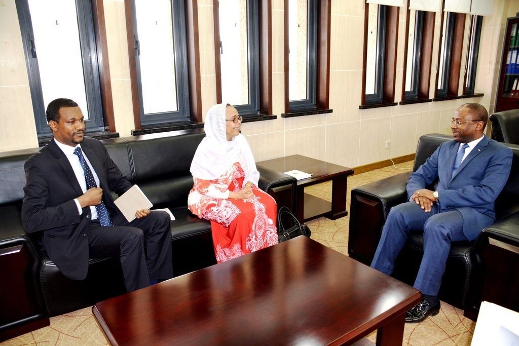 Los embajadores de Etiopía y Egipto se reúnen con el Ministro de Exteriores
