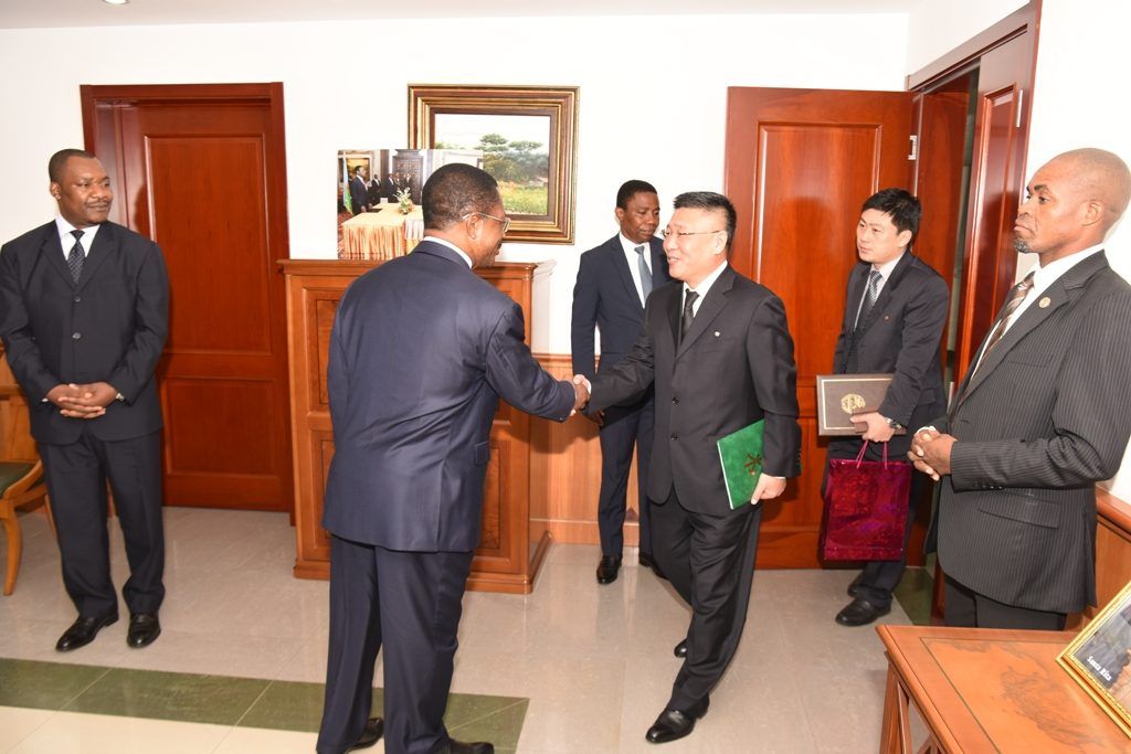 El Primer Ministro recibe al Embajador de la República Popular y Democrática de Corea