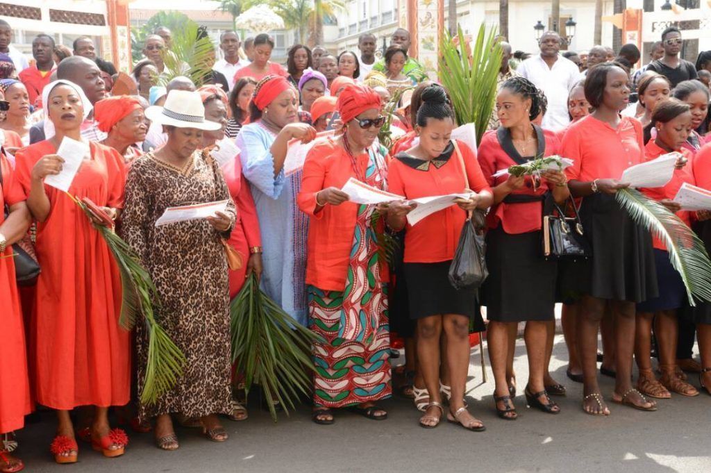 Constancia Mangue celebra el Domingo de Ramos en la Catedral de Malabo