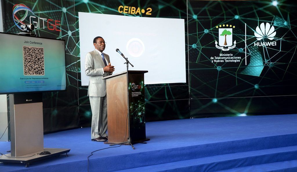 La Pareja Presidencial asiste a la inauguración del cable de fibra óptica Ceiba-2
