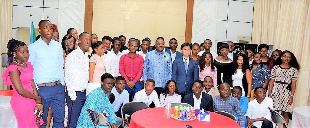 Cena de despedida a los becarios que marchan para China