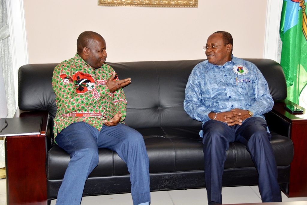 El Secretario General del PDGE recibe a su homólogo de Burundi