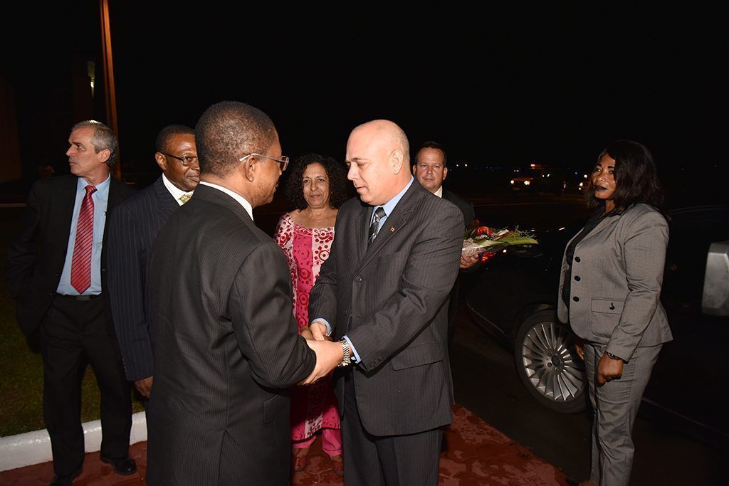 El Primer Ministro recibe a las delegaciones de China y Cuba que asistirán a los actos del 50º Aniversario