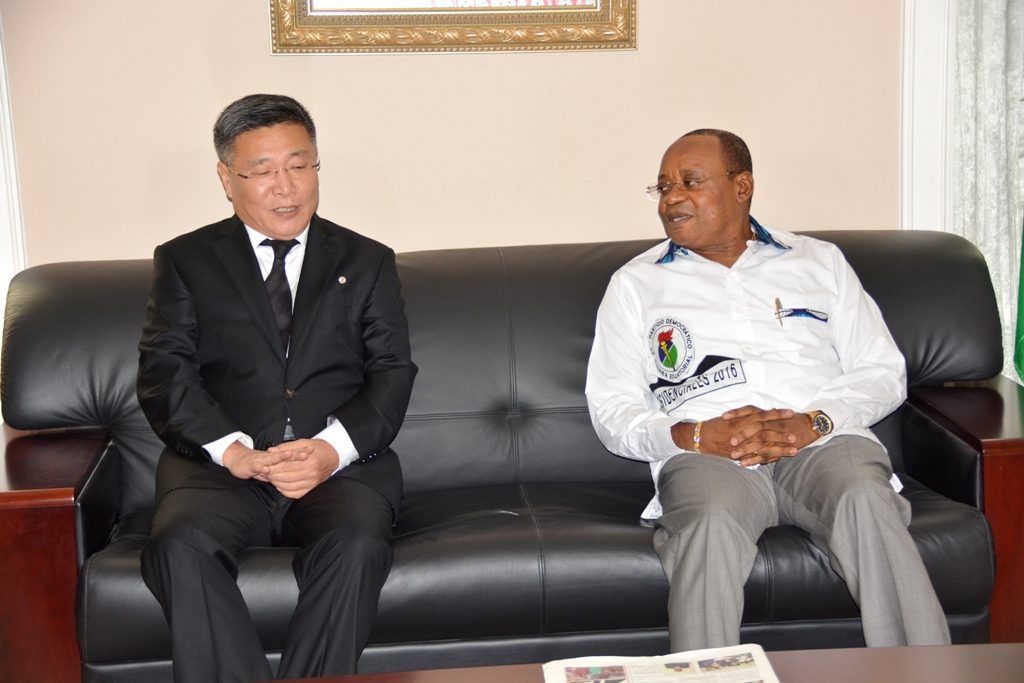 Audiencia del Secretario General del PDGE con el Embajador de Corea