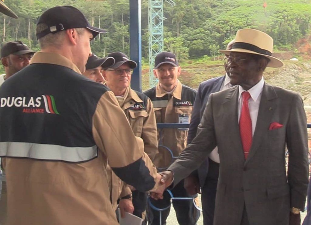 El Jefe de Estado inspecciona la construcción de la central de Sendje