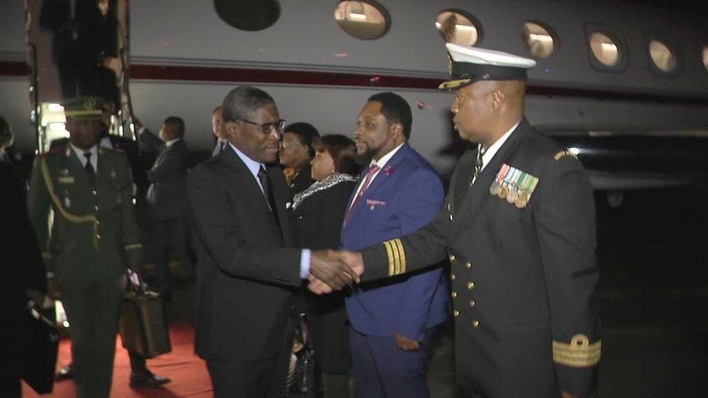 Llegada del Vicepresidente a Sudáfrica para acudir a la investidura presidencial