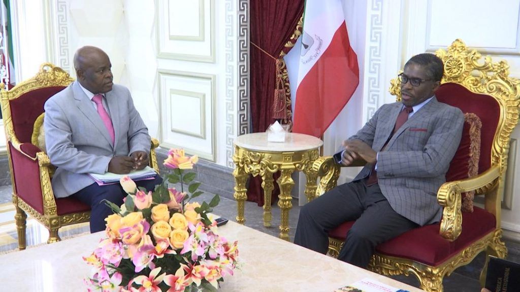 Nguema Obiang Mangue y David Nguema Obiang dialogan sobre la buena marcha del poder judicial