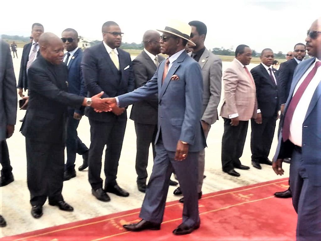 La población de la provincia de Wele-Nzás recibe al Presidente de Sao Tomé y Príncipe