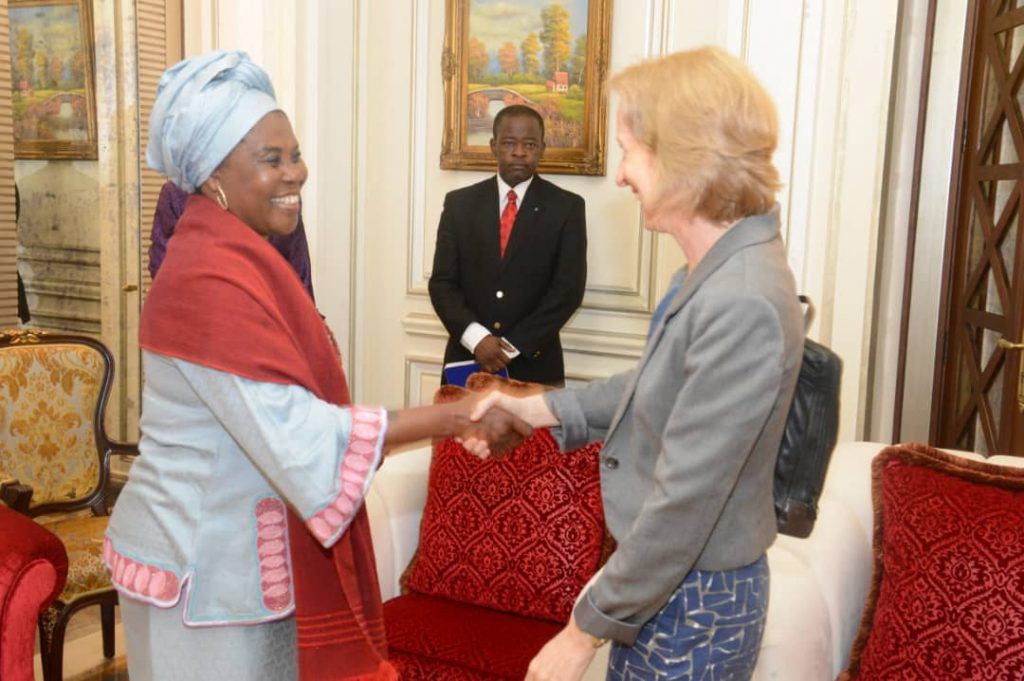 La Primera Dama recibe a la Embajadora de Estados Unidos