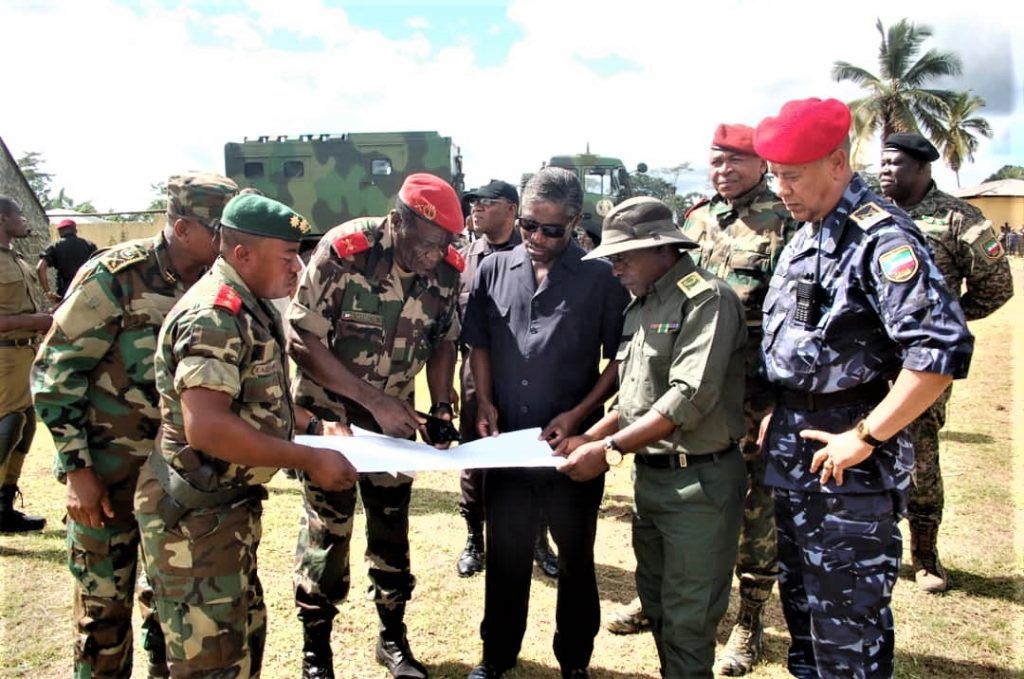 S.E. Teodoro Nguema Obiang Mangue supervisa maniobras militares en la Región Continental