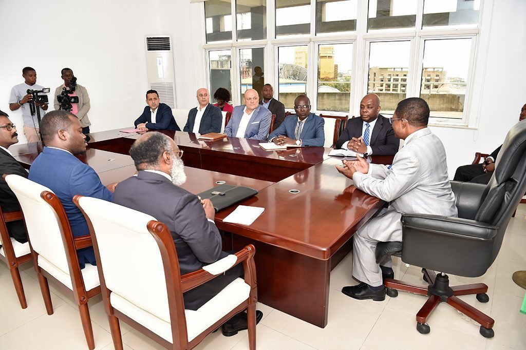 Reunión del Primer Ministro con los operadores comerciales