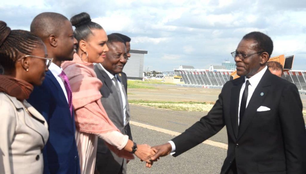 La pareja presidencial regresa a Malabo procedente de París