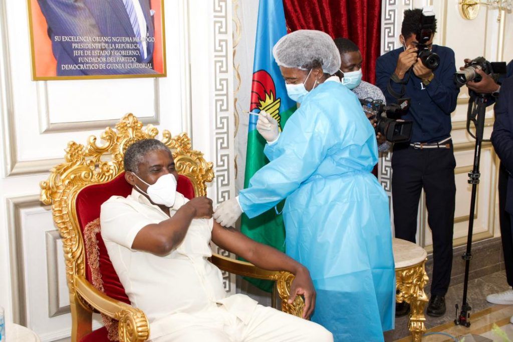 S.E. Teodoro Nguema Obiang Mangue, primer ecuatoguineano en el país en vacunarse contra el Coronavirus