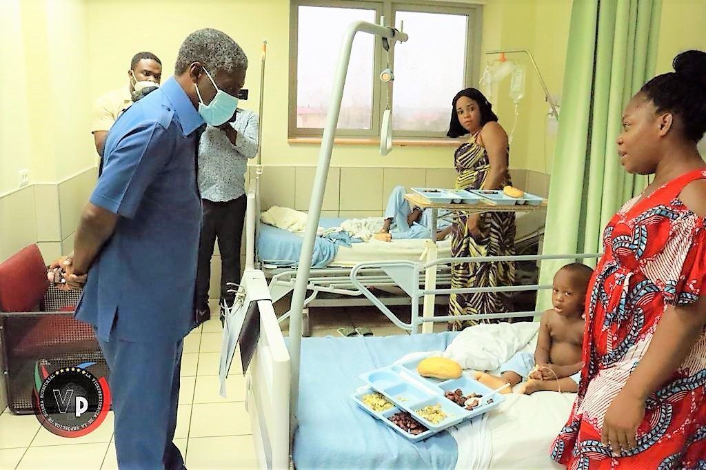 Visita del Vicepresidente a los heridos en Nkoantoma