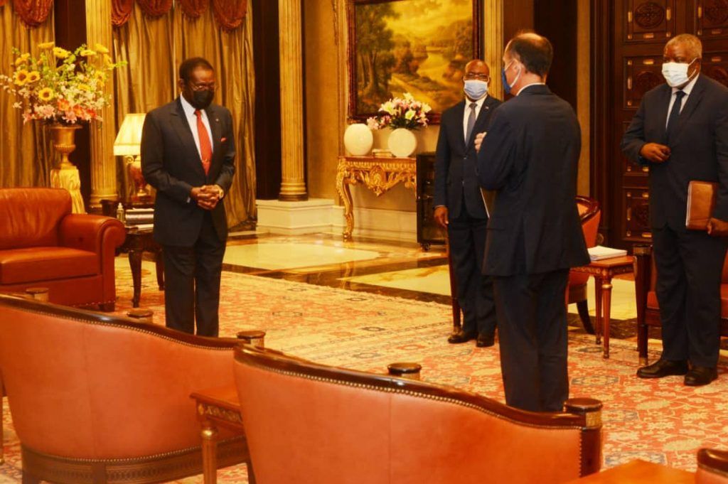 El Presidente recibe al Embajador de Francia