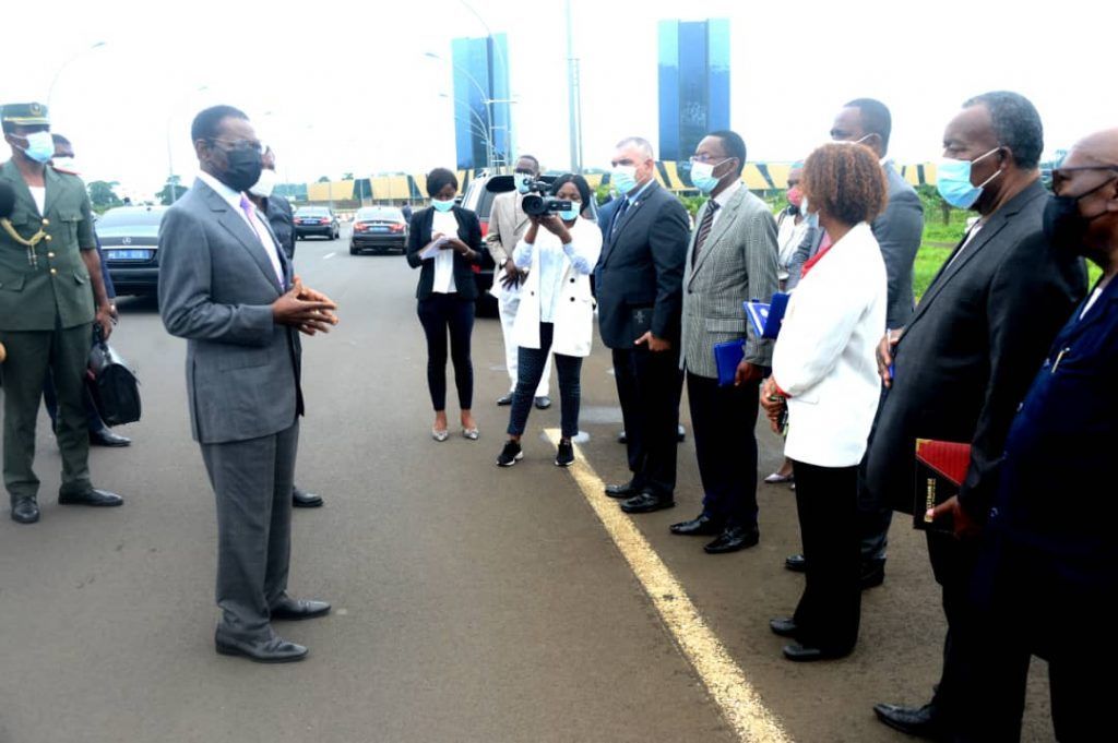 El Presidente visita obras ilegales en Malabo II
