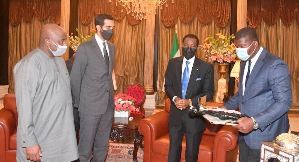 El Presidente recibe a una delegación de Emiratos Árabes Unidos