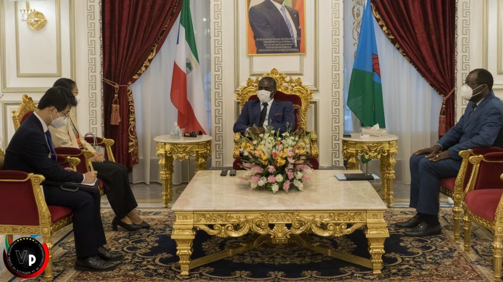 S.E. Teodoro Nguema Obiang recibe a la Embajadora de la República Popular China y al Defensor del Pueblo