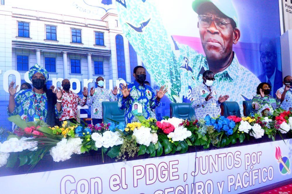 El Presidente Fundador dirige la reunión previa al VII Congreso Nacional Ordinario del PDGE