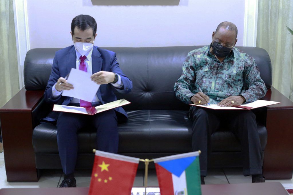 El Partido Comunista de China realiza una donación de material para la celebración del Congreso del PDGE