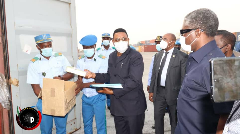 Nguema Obiang Mangue supervisa el estado de al menos 72 contenedores abandonados en el puerto de Malabo