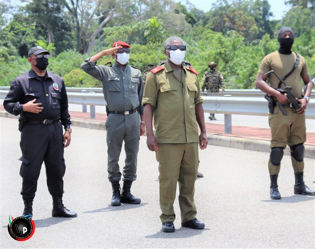 Nguema Obiang Mangue supervisa las maniobras militares en Bata