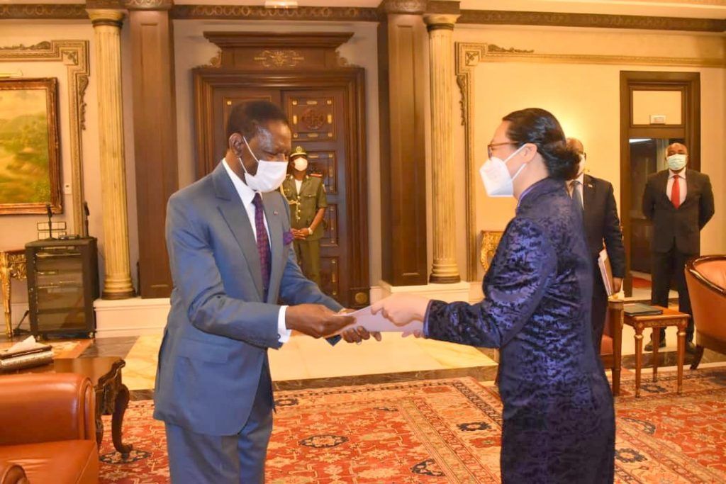 El Jefe de Estado recibe a los embajadores de China y Francia y al Presidente de la Comisión de la UA