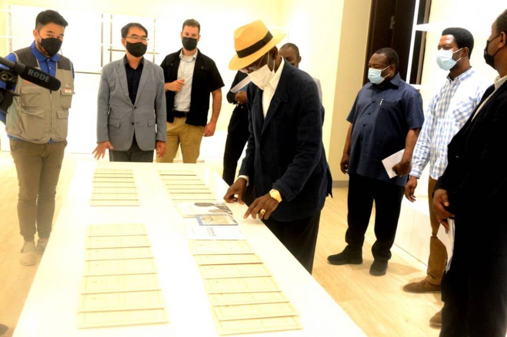 El Presidente inspecciona en Mongomo el museo que lleva su nombre