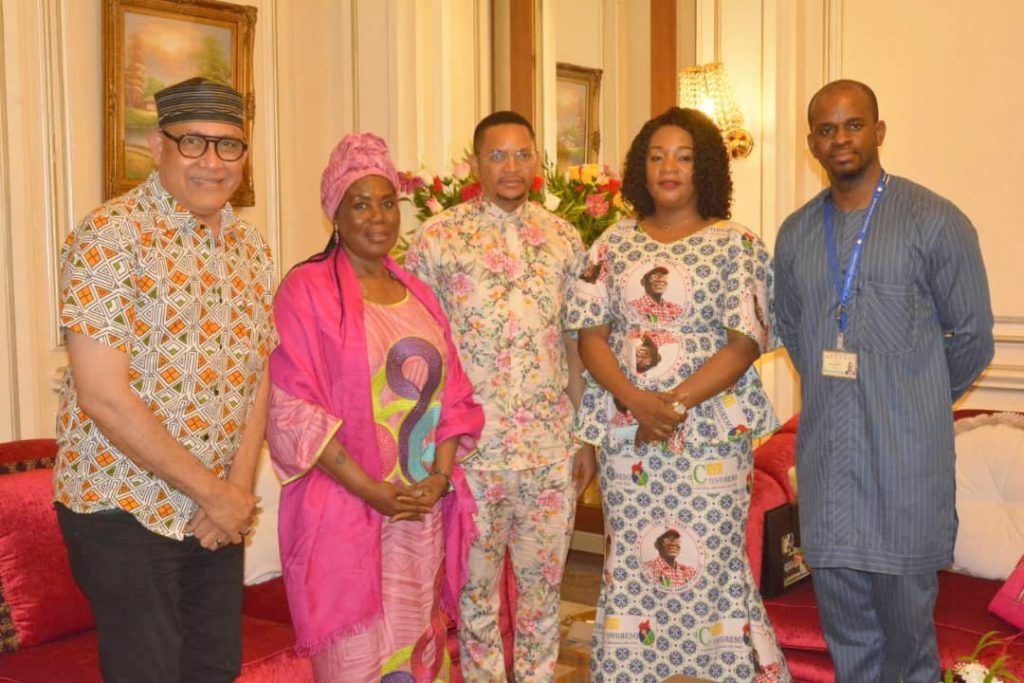 Constancia Mangue de Obiang recibe al diseñador Lucas Escalada