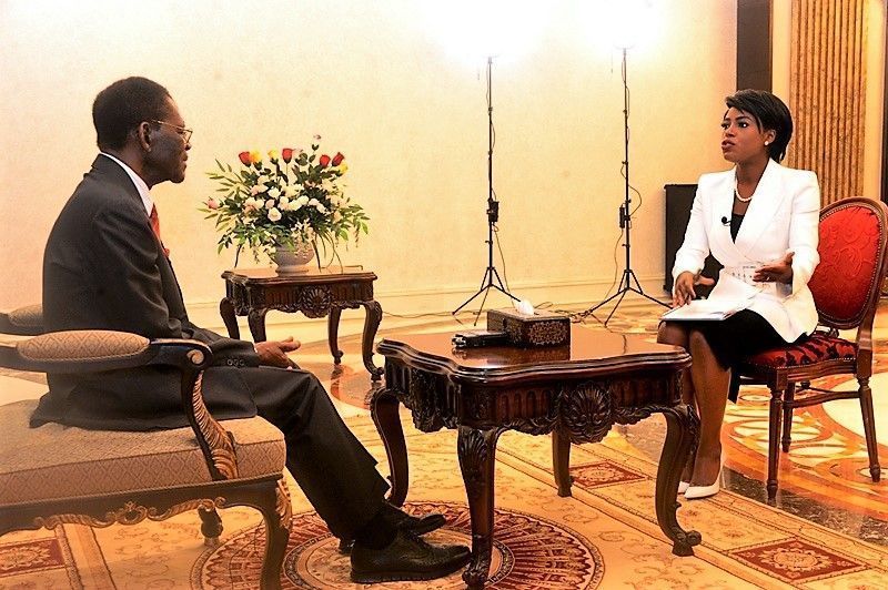 El Presidente concede una entrevista a la televisión pública de Angola