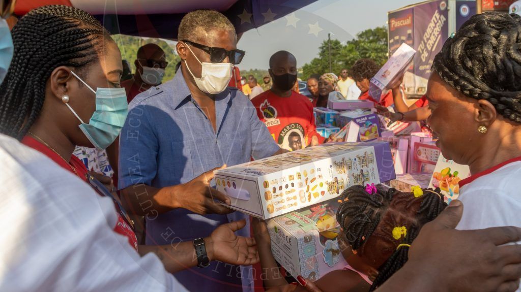 La Gira del Papá Noel ecuatoguineano llega a Evinayong