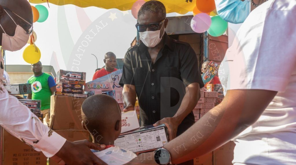 S.E. Nguema Obiang Mangue alegra los corazones a centenares de niños de Mongomo