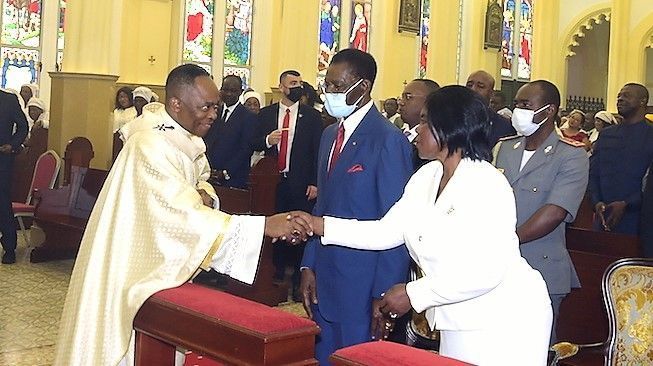 La Pareja Presidencial asiste a la misa del Domingo de Gloria oficiada por el Arzobispo de Malabo