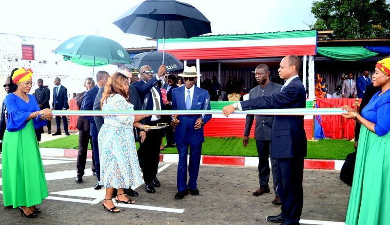 El Presidente inaugura el tramo de carretera que conecta dos barrios de Malabo