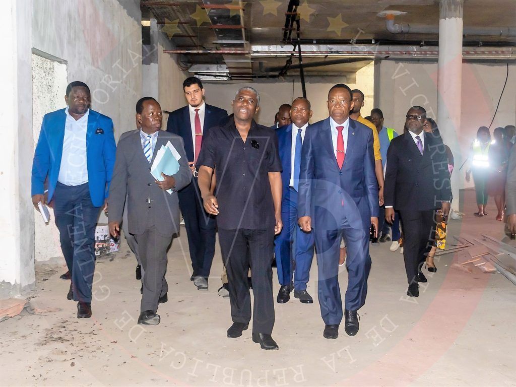 S.E. Nguema Obiang Mangue realiza una visita sorpresa a la futura sede del INSESO