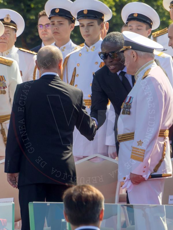 S.E. Nguema Obiang Mangue asiste al Desfile del Día de la Marina Rusa