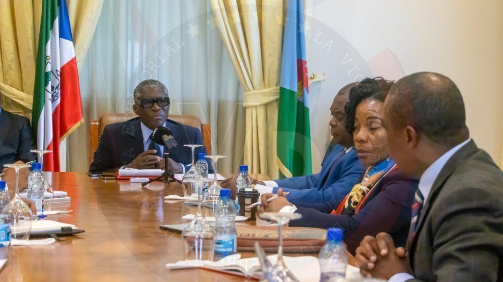 Guinea Ecuatorial insta a las petroleras aperturar sus cuentas de operaciones en los Bancos del País