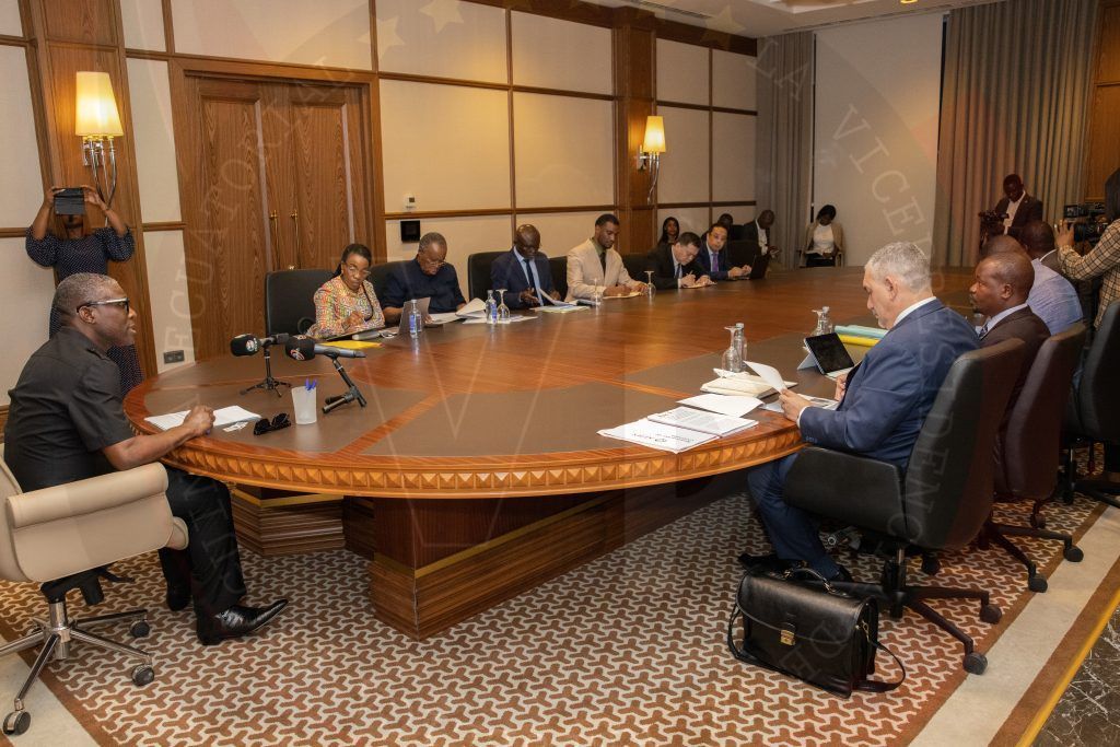 Reunión para evitar el derrumbe de las viviendas sociales de Malabo y Bata