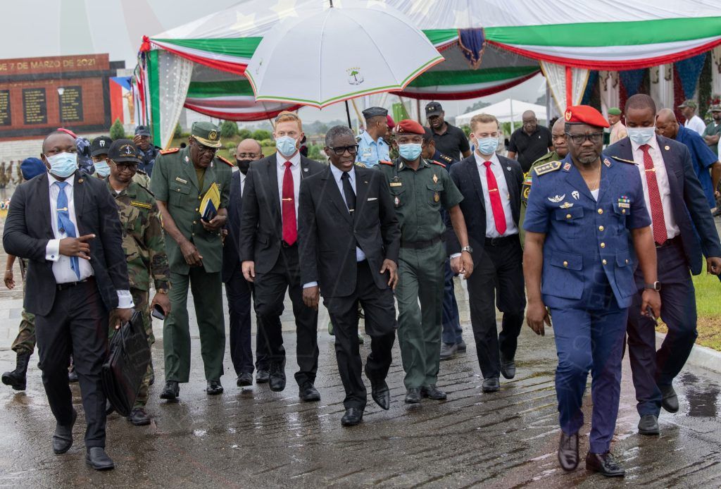 S.E. Nguema Obiang Mangue supervisa los ensayos del desfile militar del 7M